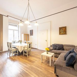 Appartement met Vijf Slaapkamers
